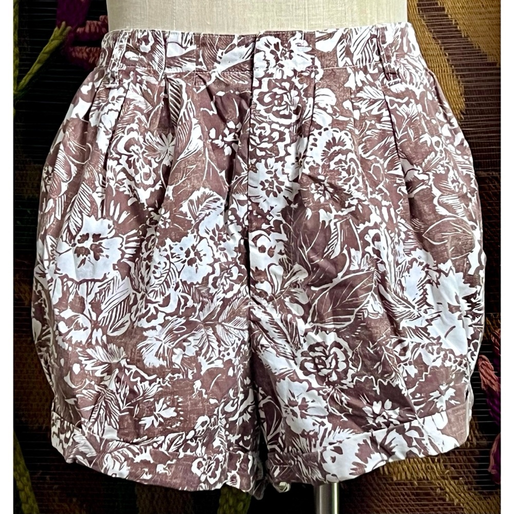 Anthropologie Printed Pleated Shorts L